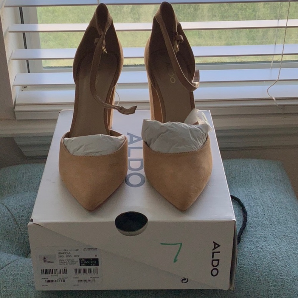 Aldo heels size 7 color nude